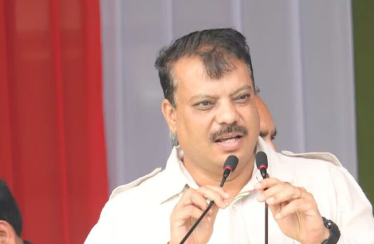 प्रदेश कांग्रेस के विधायकों ने तय किया कि अपने-अपने क्षेत्र के प्रतिभाशाली स्टूडेंट्स को स्कूटी देंगे !