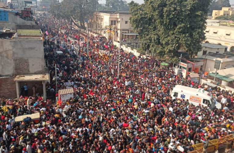 रामलला के दर्शन करने वालों ने तोड़े पुराने रिकॉर्ड, 30 घंटे में 25 लाख श्रद्धालु पहुंचे अयोध्या