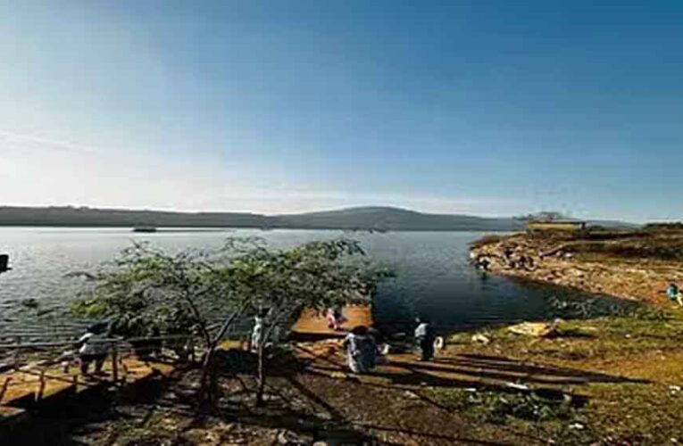 छत्तीसगढ़-रायगढ़ में डेम के बीच नाव पलटने से मची अफरा-तफरी, लाइफ जैकेट पहनने से बची जान