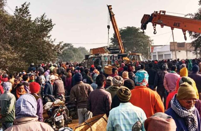 झारखंड-रामगढ़ में ट्रक ने ऑटो रिक्शा को रौंदा, स्कूली बच्चों से 4 की मौत