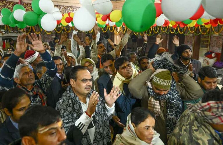 राजस्थान-मुख्यमंत्री भजनलाल ने श्रीनाथ जी एवं गणेश मन्दिर में किए दर्शन, प्रदेश के विकास और खुशहाली की कामना की