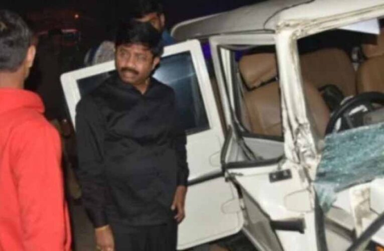 संभल जिले में योगी की मंत्री गुलाब देवी की सुरक्षा में बड़ी चूक, नशे में धुत युवक ने कार पर किया पथराव, टूटे शीशे