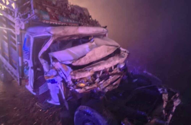 आगरा-जयपुर हाइवे पर महुअर पुल के पास घने कोहरे के चलते बड़ा हादसा, भिड़े तीन वाहन, एक की मौत, 30 से ज्यादा घायल