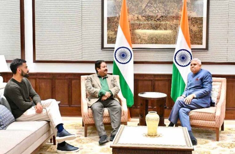 राज्यसभा सांसद राजीव शुक्ला ने कोहली के साथ उपराष्ट्रपति जगदीप धनखड़ से मुलाकात की