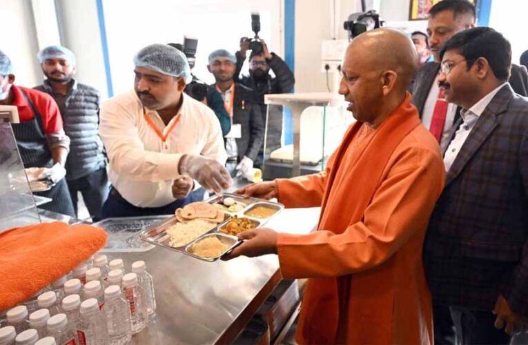आज से महाकुंभ की शुरुआत, प्रयागराज में नौ रुपये में मिलेगा भरपेट भोजन, सीएम योगी ने ‘मां की रसोई’ का किया उद्घाटन