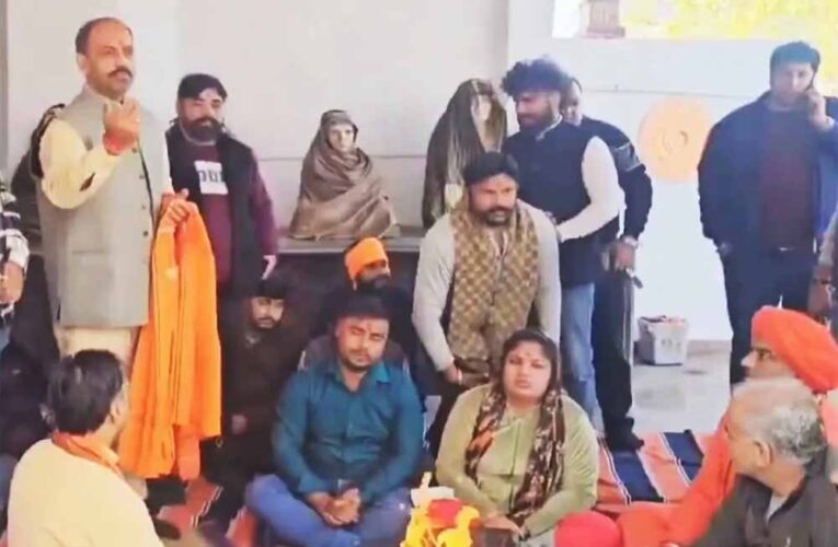 गाजियाबाद में मुस्लिम दंपति ने अपनाया हिंदू धर्म, शहजाद बना शिवकुमार, पत्नी बनी साक्षी