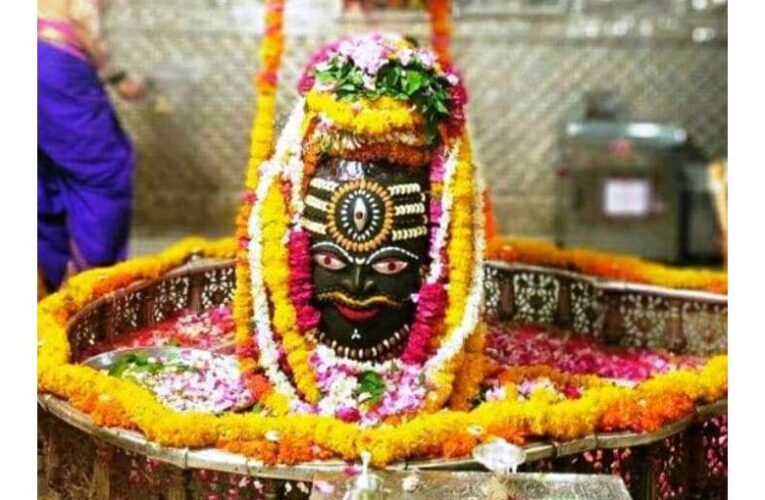 उज्जैन महाकाल मंदिर में भस्म आरती के दौरान मोबाइल फोन ले जाने पर लगा प्रतिबंध