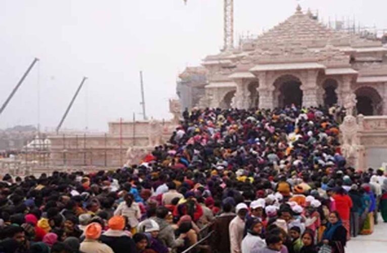 रामनगरी में फिर से श्रद्धालुओं का हुजूम उमड़ पड़ा, जयकारों से गूंजी अयोध्या