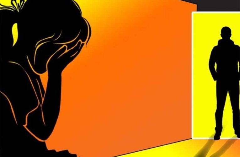 मां ने अपनी नाबालिग बेटी का कई साल तक अपने दोस्त से रेप कराया, आरोपी महिला को पुलिस ने किया गिरफ्तार