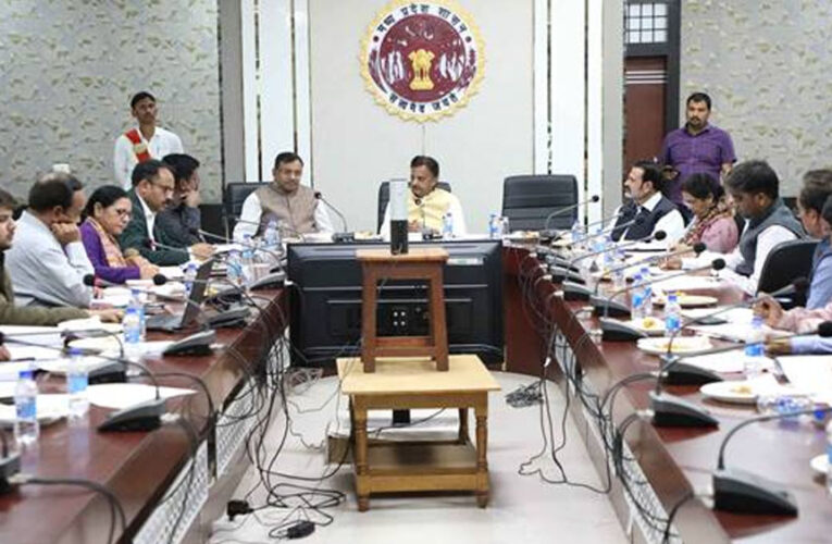 मातृ मृत्यु दर व शिशु मृत्यु दर में कमी के लिये समन्वित प्रयास आवश्यक – उप मुख्यमंत्री शुक्ल