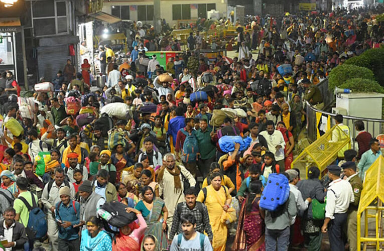 महाकुंभ: आज 20 लाख से ज्यादा लोगों ने किया स्नान, 49 करोड़ पहुंचा कुल आंकड़ा