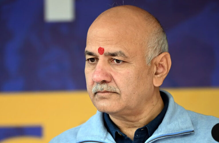 रविंद्र नेगी ने कहा मनीष सिसोदिया ने विधायक कार्यालय से एसी, टीवी, टेबल, चेयर और पंखा चोरी कर लिया