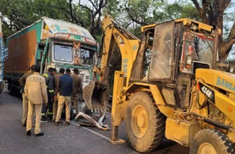 ड्राइवर की लगी आँख , रान्ग साइड गई कार, टक्कर के बाद ट्रक ने 50 मीटर घसीटा… यूपी में हादसे में भोपाल के 4 की मौत