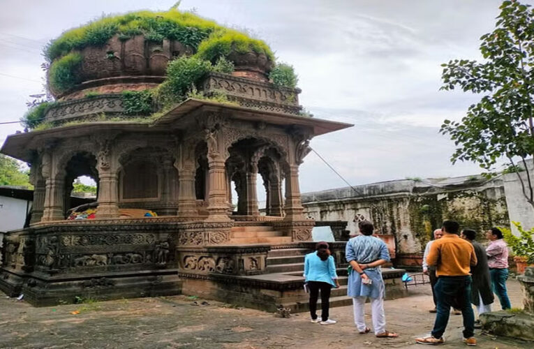 महेश्वर में मुक्ताबाई और यशवंतराव की छत्री का जीर्णोद्धार उनके वंशजों द्वारा किया जाएगा