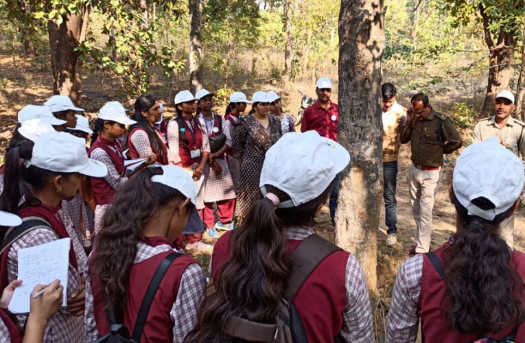 इको क्लब द्वारा नेचर कैंप का आयोजन: छात्राओं को प्रकृति से जोड़ने की अनूठी पहल