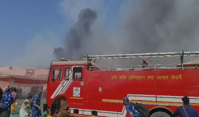 महाकुंभ मेला क्षेत्र में फिर लगी आग, संगम के सेक्टर 18 शंकराचार्य रोड का पंडाल चपेट में