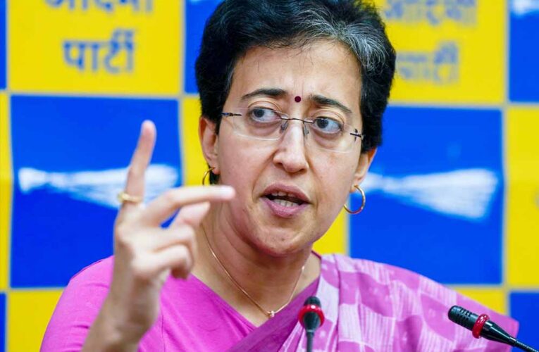 चुनाव आयोग की शिकायत पर आतिशी के खिलाफ मामला दर्ज किया