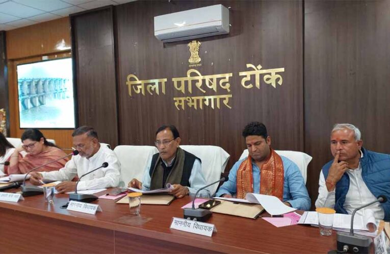 बजट घोषणाओं का त्वरित एवं समयबद्ध क्रियान्वयन करें-  प्रभारी मंत्री