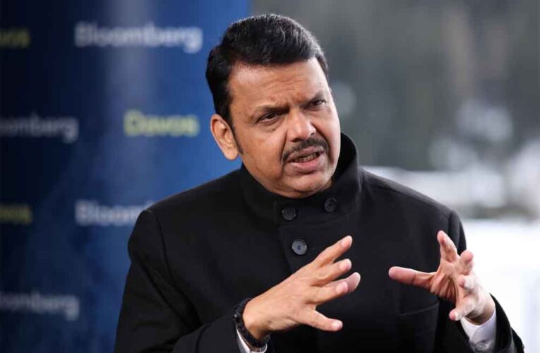 भ्रष्ट अफसरों की सिफारिश नहीं चलेगी, देवेंद्र फडणवीस ने एक बड़ा फैसला लेते हुए किया साफ