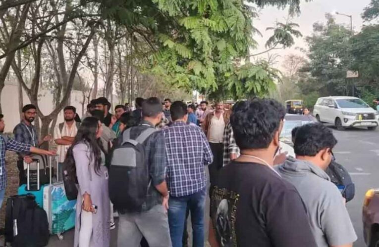 इन्फोसिस द्वारा लगभग 400 ट्रेनी को नौकरी से निकालने को लेकर विवाद गहरा, 6 बजे तक कैंपस खाली करने को कहा
