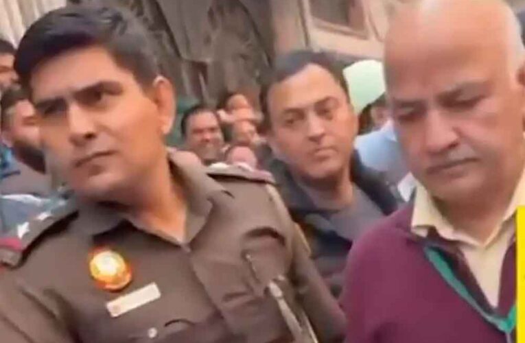 भाजपा सरेआम लोगों के वोट खरीदने के लिए पैसे बांट रही है, मनीष सिसोदिया ने बीजेपी पर लगाया आरोप, पुलिस से हुई झड़प