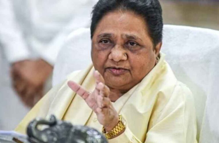 मायावती ने आकाश आनंद के ससुर अशोक सिद्धार्त समेत दो बड़े नेताओं को बसपा से निकाला