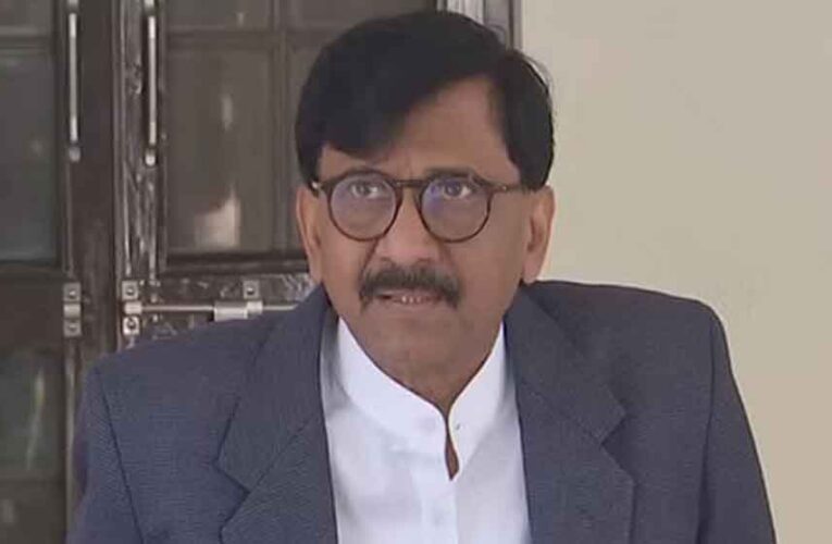 पुणे में स्वारगेट बस अड्डे पर खड़ी बस में 26 वर्षीय महिला के साथ दुष्कर्म की घटना के बाद महाराष्ट्र में राजनीति तेज