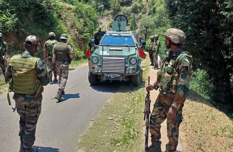 इंडियन आर्मी ने जम्मू-कश्मीर में लाइन ऑफ कंट्रोल पर घुसपैठ की कोशिश कर रहे 7 पाकिस्तानियों को किया ढेर