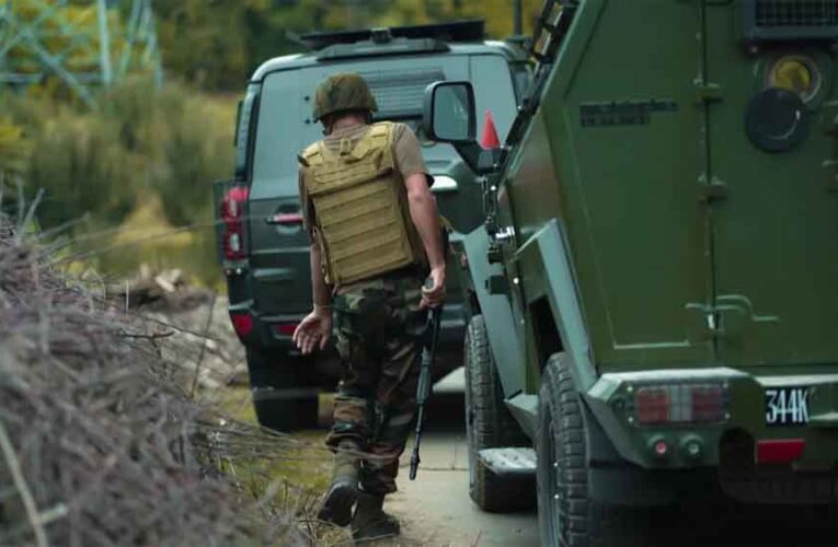 जम्मू-कश्मीर के राजौरी में सेना की गाड़ी पर ताबड़तोड़ फायरिंग, हुआ बड़ा आतंकी हमला