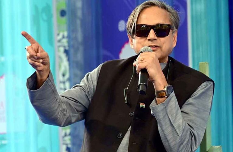 पूर्व अध्यक्ष राहुल गांधी से बात कर इस बात को लेकर नाराजगी जाहिर की थी कि उन्हें पार्टी में हाशिए पर धकेला जा रहा