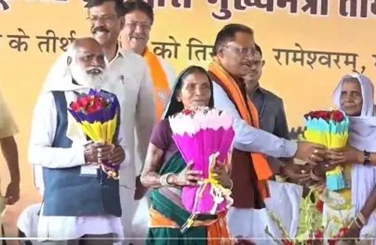 CM साय ने 780 बुजुर्ग श्रद्धालुओं से भरे ट्रैन को किए रवाना
