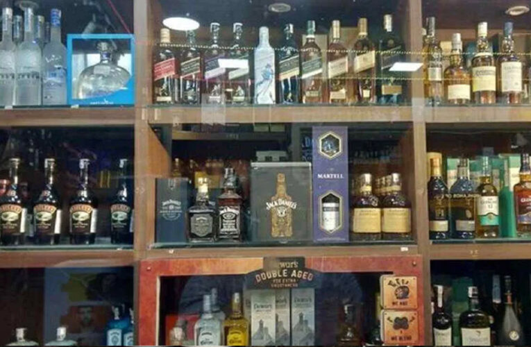 आबकारी विभाग ने अपनाई जा रही शराब दुकानों की नीलामी की प्रक्रिया से 26% अधिक रेवेन्यू मिला