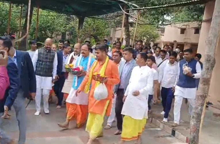 डिप्टी सीएम केशव प्रसाद मौर्य, मां बगलामुखी के किए दर्शन