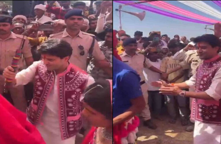 केंद्रीय मंत्री ने बजाया ढोल, आदिवासियों के साथ जमकर नाचे  सिंधिया