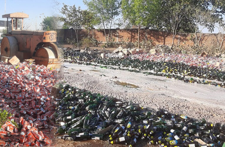 आबकारी विभाग ने 1.81 करोड़ की शराब पर चला का रोड रोलर, 4800 पेटी शराब और बीयर को किया नष्ट