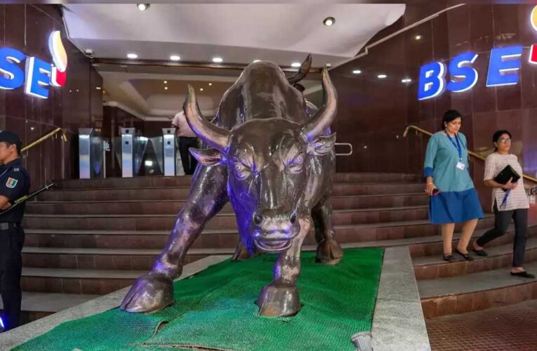 डोनाल्ड ट्रंप की धमकी बेअसर, शेयर बाजार ने खुलते ही लगाई छलांग