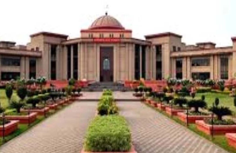छत्तीसगढ़ हाई कोर्ट ने एक अहम फैसला सुनाया, कर्मचारियों की निलंबन अवधि को माना जाएगा ड्यूटी का हिस्सा