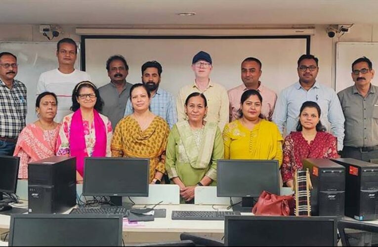 अधिकारियों-कर्मचारियों को दिया ई-आफिस प्रणाली का प्रशिक्षण