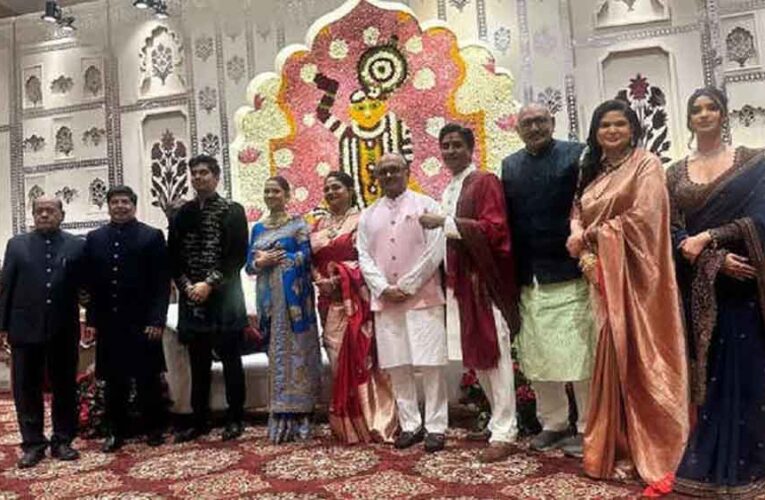 पीएम नरेंद्र मोदी ने कुमार विश्वास की बेटी अग्रता के रिसेप्शन में पहुंचकर नवदंपत्ति को दिया आशीर्वाद