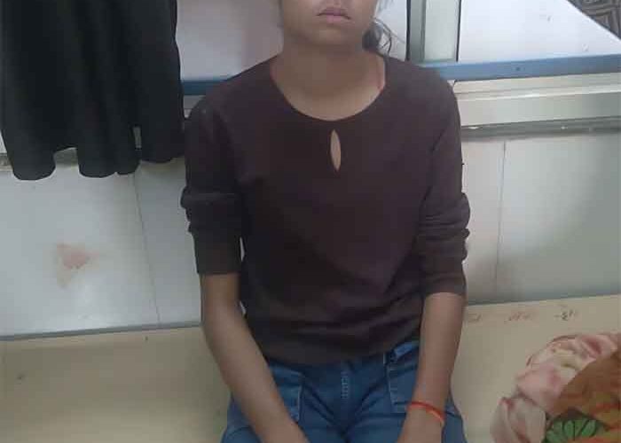 परीक्षा देने जा रही 10वीं की छात्रा रोड़ एक्सीडेंट घायल, घायल अवस्था में दी परीक्षा