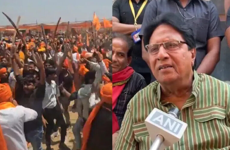 करणी सेना का आगरा में प्रदर्शन, तलवार और बदूंक लेकर पहुंचे, पुलिस को निकाला बाहर