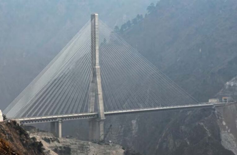 पहाड़ों के बीच प्रगति का सेतु ‘अंजी खड्ड’