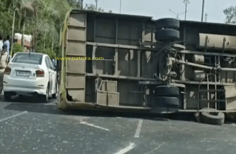 आज दोपहर में नर्मदापुरम रोड पर तेज रफ्तार  बस पलटी  , जाम लगा
