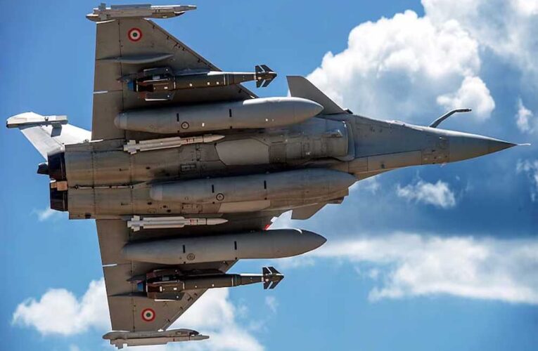 पाकिस्तान से तनाव के बीच भारत आज करेगा फ्रांस से बड़ी डील, 26 राफेल का होगा सौदा