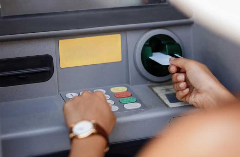 1 मई से ATM के हर ट्रांजैक्शन पर देना होगा इतना चार्ज, पैसे निकालना होगा महंगा
