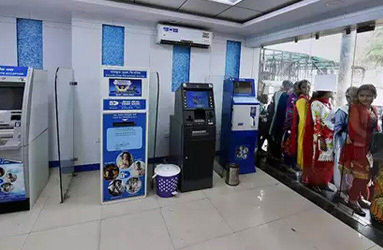 देश में ATM का उपयोग तेजी से घटा, ज्यादातर लोग डिजिटल भुगतान का इस्तेमाल कर रहे