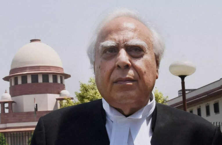 सुप्रीम कोर्ट में वक्फ संशोधन बिल पर अब तक 6 याचिकाएं, कानून की वैधता को चुनौती, उठाए गए ये सवाल