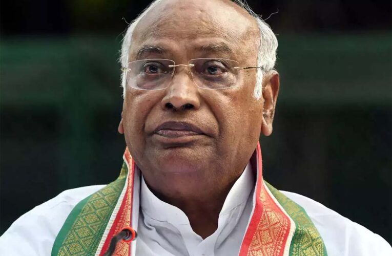 भाजपा का आर्थिक कुप्रबंधन नियंत्रण से बाहर होता जा रहा है, कांग्रेस को निशाना बना रही सरकार: खरगे