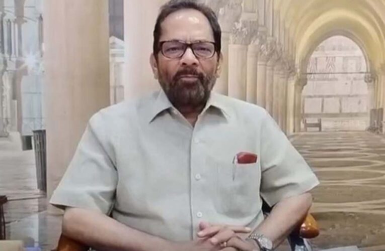 मुख्तार अब्बास नकवी ने वक्फ कानून का विरोध करने वालों पर तंज कसा, वक्फ कानून धार्मिक नहीं, मुल्क का कानून है