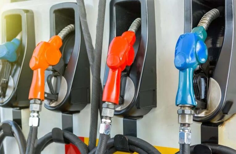 अंतरराष्ट्रीय बाजार में कच्चे तेल की कीमतों में नरमी, पेट्रोल-डीजल होगा सस्ता?, ट्रंप की टैरिफ नीति का भी होगा असर